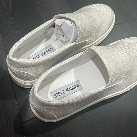 Steve Madden sneakers - Picture 3 of 6